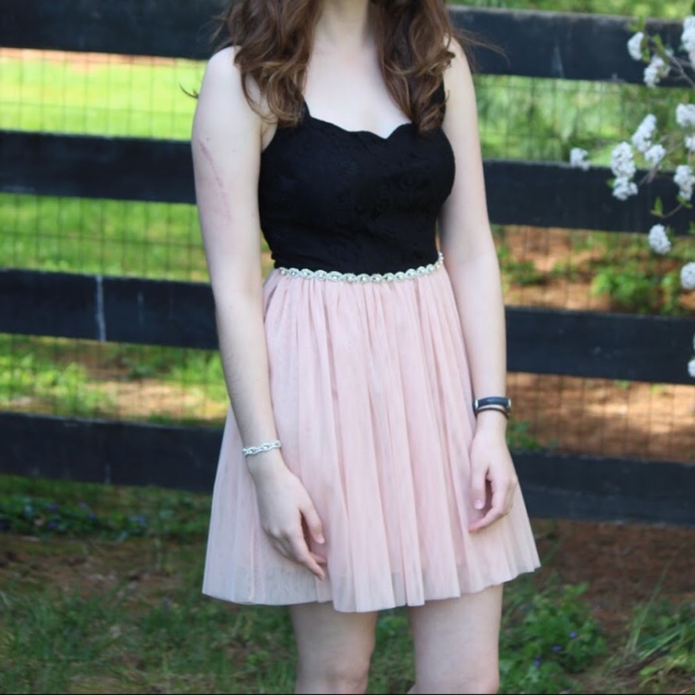 Jodi Kristopher homecoming/prom dress with scalloped neckline floral lace bodice